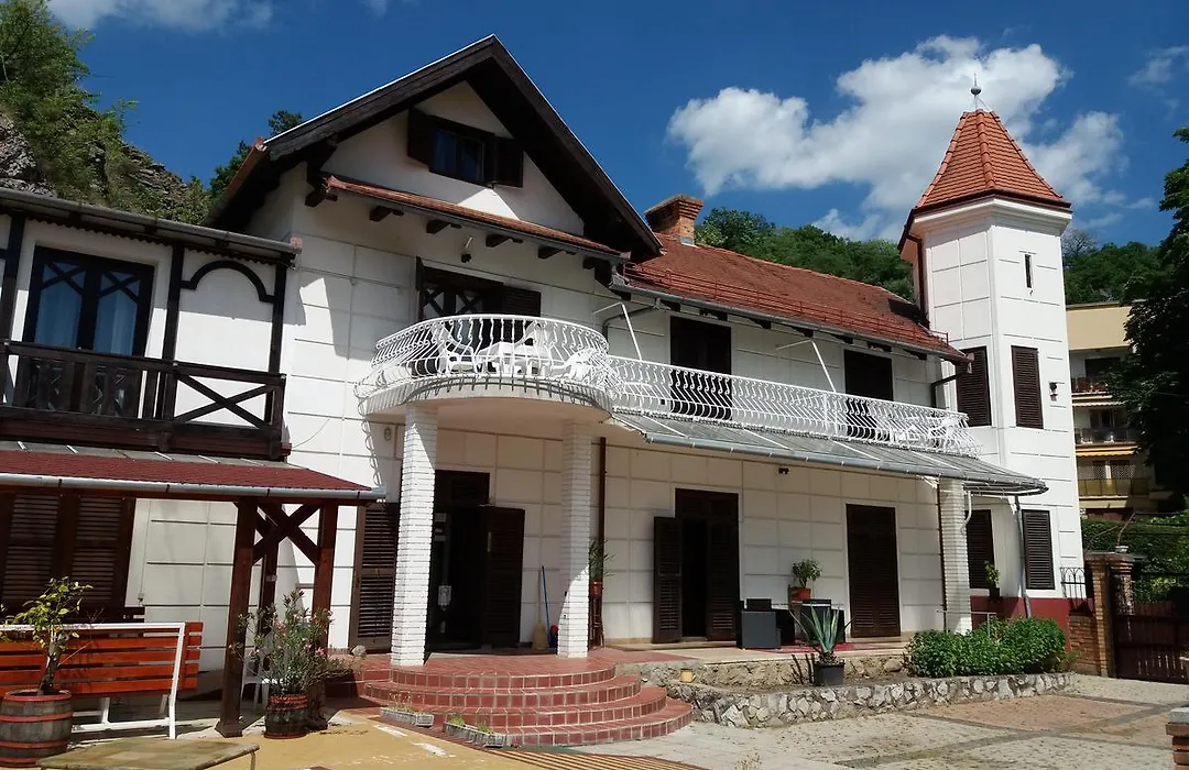 Valcsics Villa Panzió-1